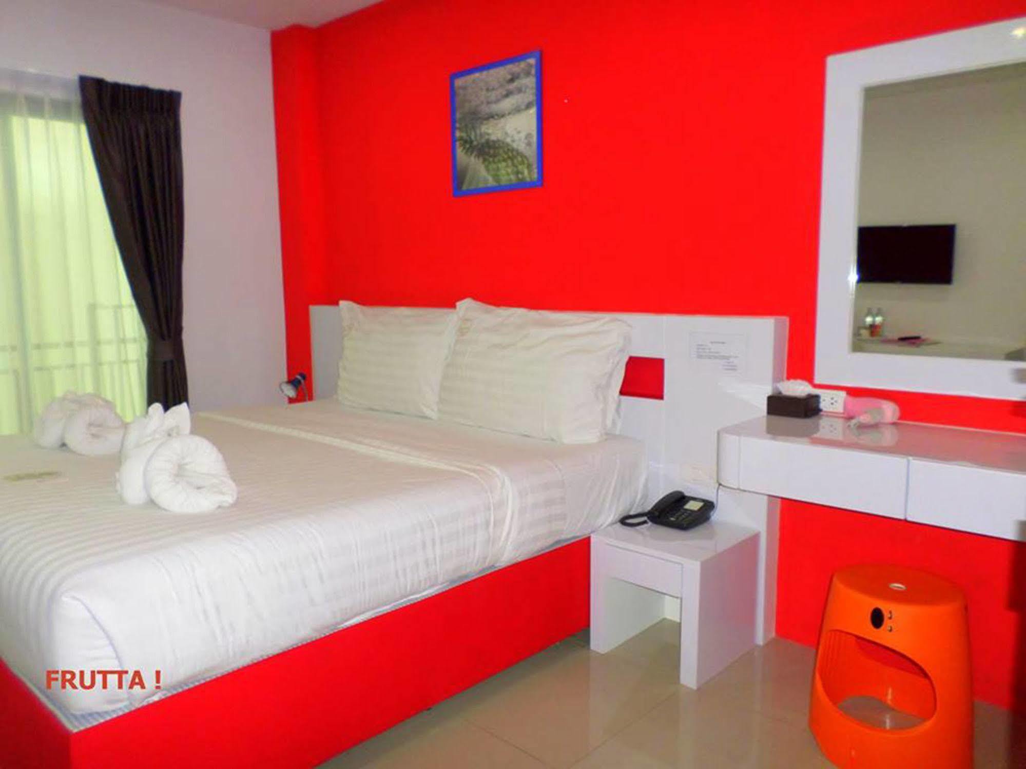 Готель The Frutta Boutique Patong Екстер'єр фото